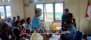 Pembagian Bantuan Pangan di Bakunase Berjalan Tertib Berkat Sinergi Babinsa dan Kelurahan