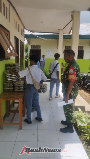 Sinergi Babinsa dan Yayasan TBL Sukseskan Pembagian Makanan Sehat di 23 Satuan Pendidikan Rote Timur