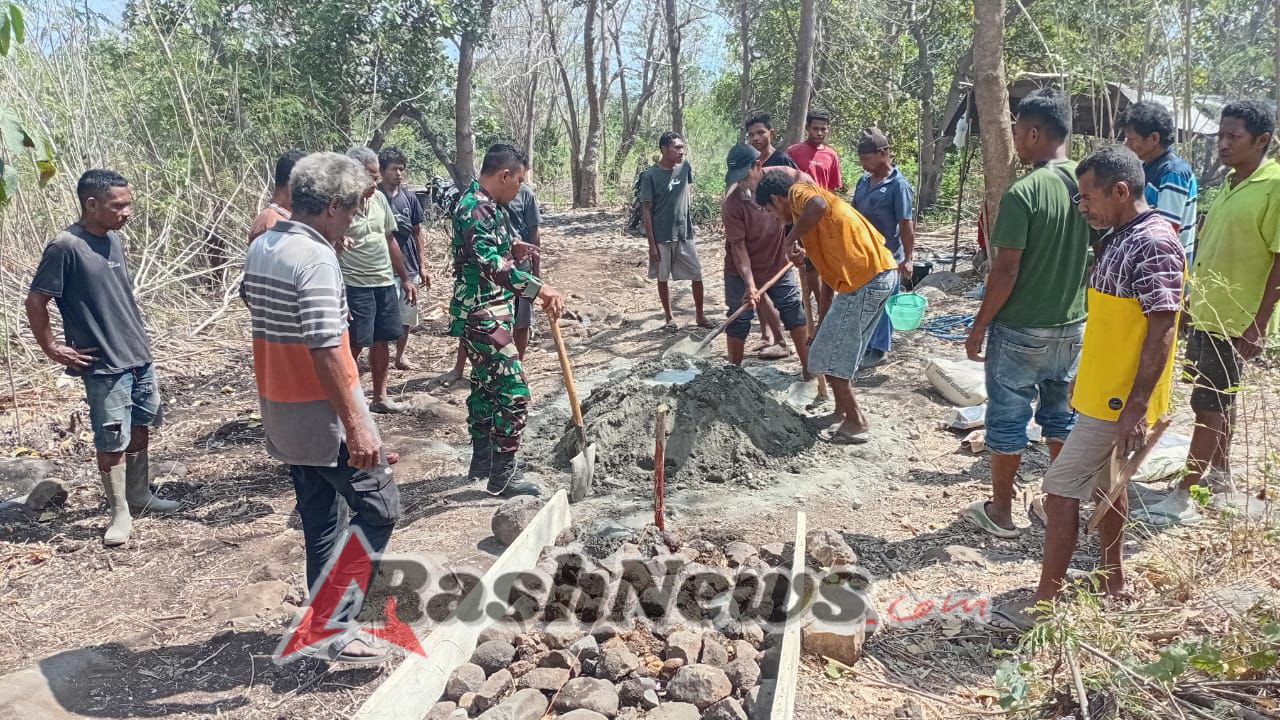 TNI dan Masyarakat Gotong Royong Bangun Infrastruktur Desa Tuabao