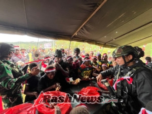 Merah Putih Mewarnai 1 Desember di Wilayah Papua. Satgas Yonif 743/PSY Bersama Seluruh Elemen Masyarakat Mengibarkan Bendera Merah Putih di Kab. Puncak Jaya