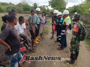 Babinsa Rote Timur Amankan Proses Kesepakatan Lahan untuk Pemasangan Pipa Industri Garam