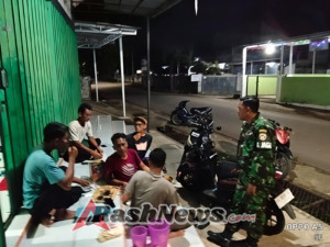 Piket Koramil Seteluk Laksanakan Patroli dan Imbau Warga Jaga Ketertiban