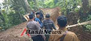 Bhabinkamtibmas Desa Tohpati Atensi Kunjungan Bupati Klungkung Cek Perbaikan Saluran Irigasi Subak Tohpati.