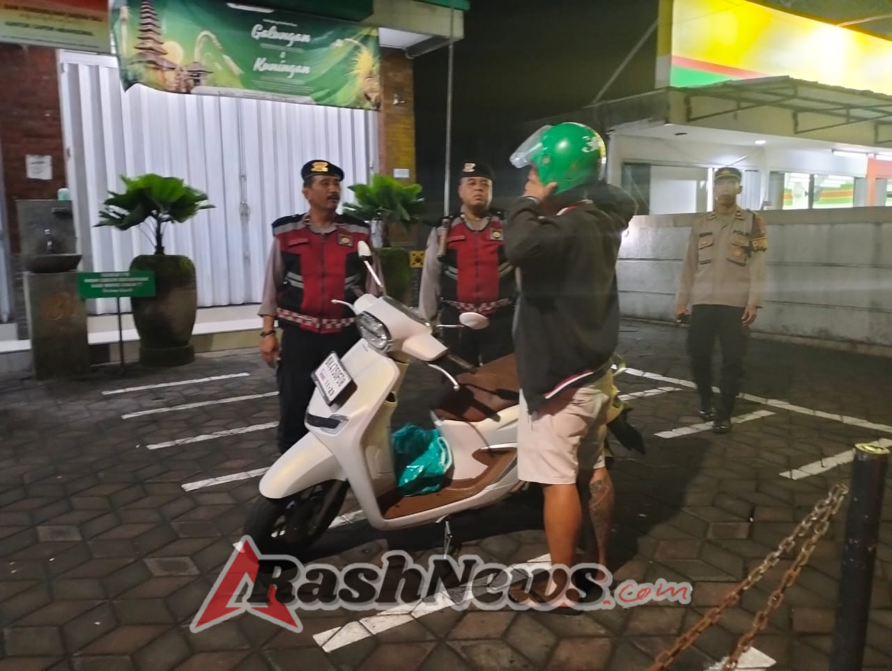 Bangun Kedekatan dengan Warga, Samapta Polsek Abiansemal Intensifkan Patroli Dialogis Di Perbankan BPD Bali