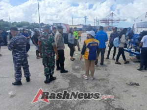 Babinsa Tenau Sigap Awasi Pelabuhan Dan Evakuasi Pasien