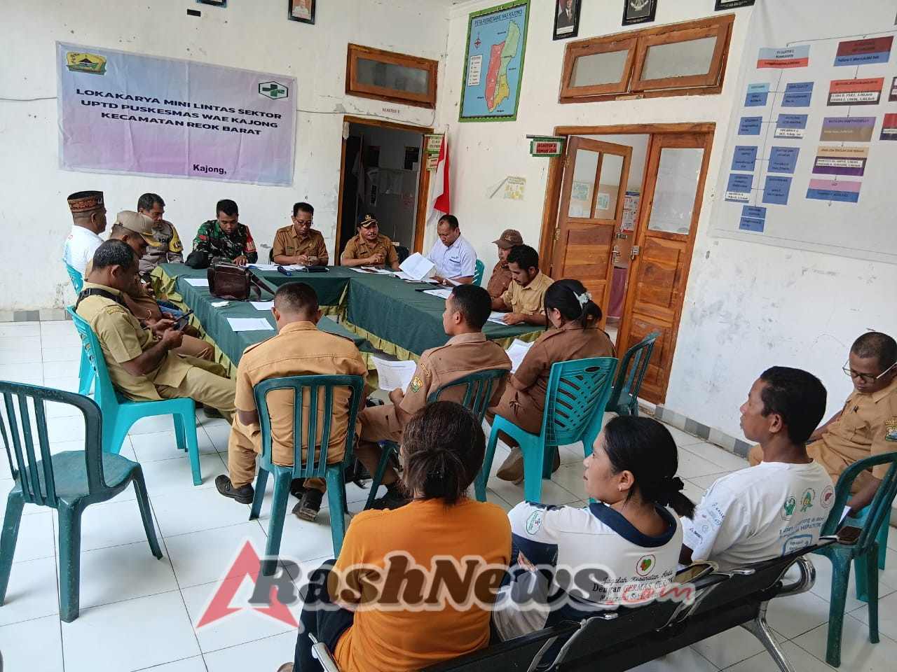 Digitalisasi Sehat Reok Barat: Babinsa Koramil 1612-02/Reok Kawal Minilokakarya Puskesmas, Satukan TNI-Kesehatan Demi Warga