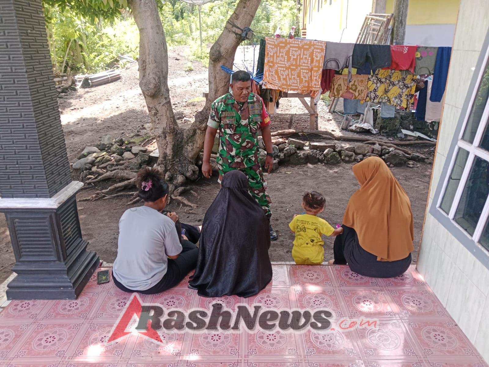 Babinsa Ramil 1602-01 Ende Gelar Komsos, Dengar Keluhan Masyarakat Secara Langsung