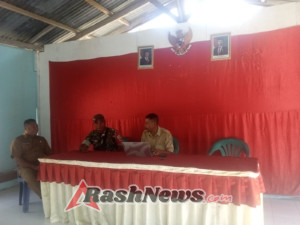 Pamwil dan Komsos Babinsa di Ende, Warga Desa Tou Sambut Antusias Kehadiran TNI