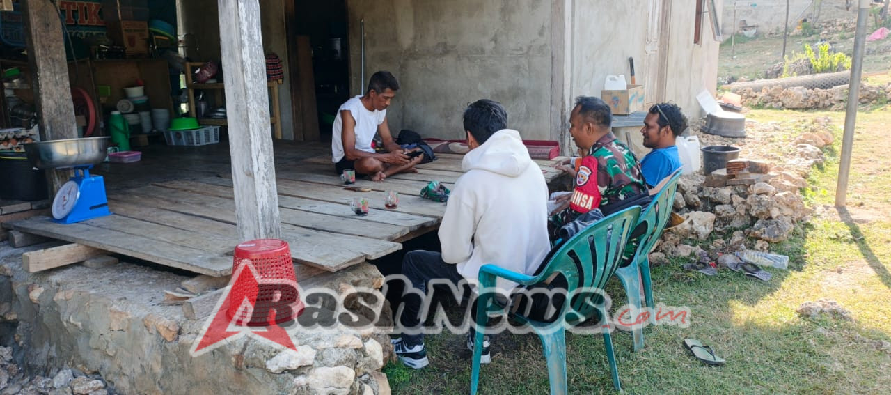 Babinsa Koramil 1630-03/MP Sertu Muhamad Zuri Habibi Gelar Komsos Perkuat Kedekatan TNI–Rakyat di Desa Bari