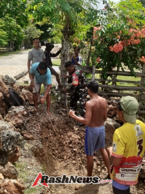 Tingkatkan Infrastruktur Desa, Babinsa dan 7 Kelompok Kerja Galang Pembuatan Drainase Baru