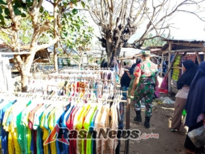 Babinsa Koramil 1624-05/Solor Pastikan Situasi Pasar Botang Aman dan Kondusif