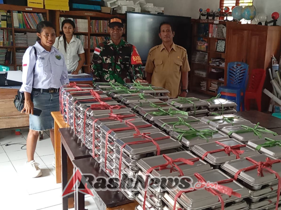 Pastikan Berjalan Lancar, Babinsa Koramil Betun Pantau Pemberian Makanan Bergizi Gratis