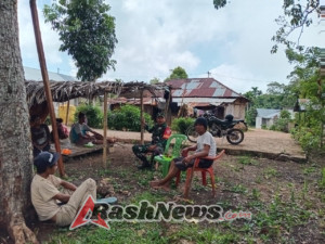 Babinsa Alila Selatan Gelar Komsos Ajak Warga Jaga Keamanan dan Manfaatkan Lahan Pertanian