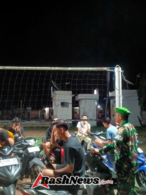 Hadirkan Rasa Aman, Serda Yakub Sisir Seputaran Jereweh Saat Patroli Malam