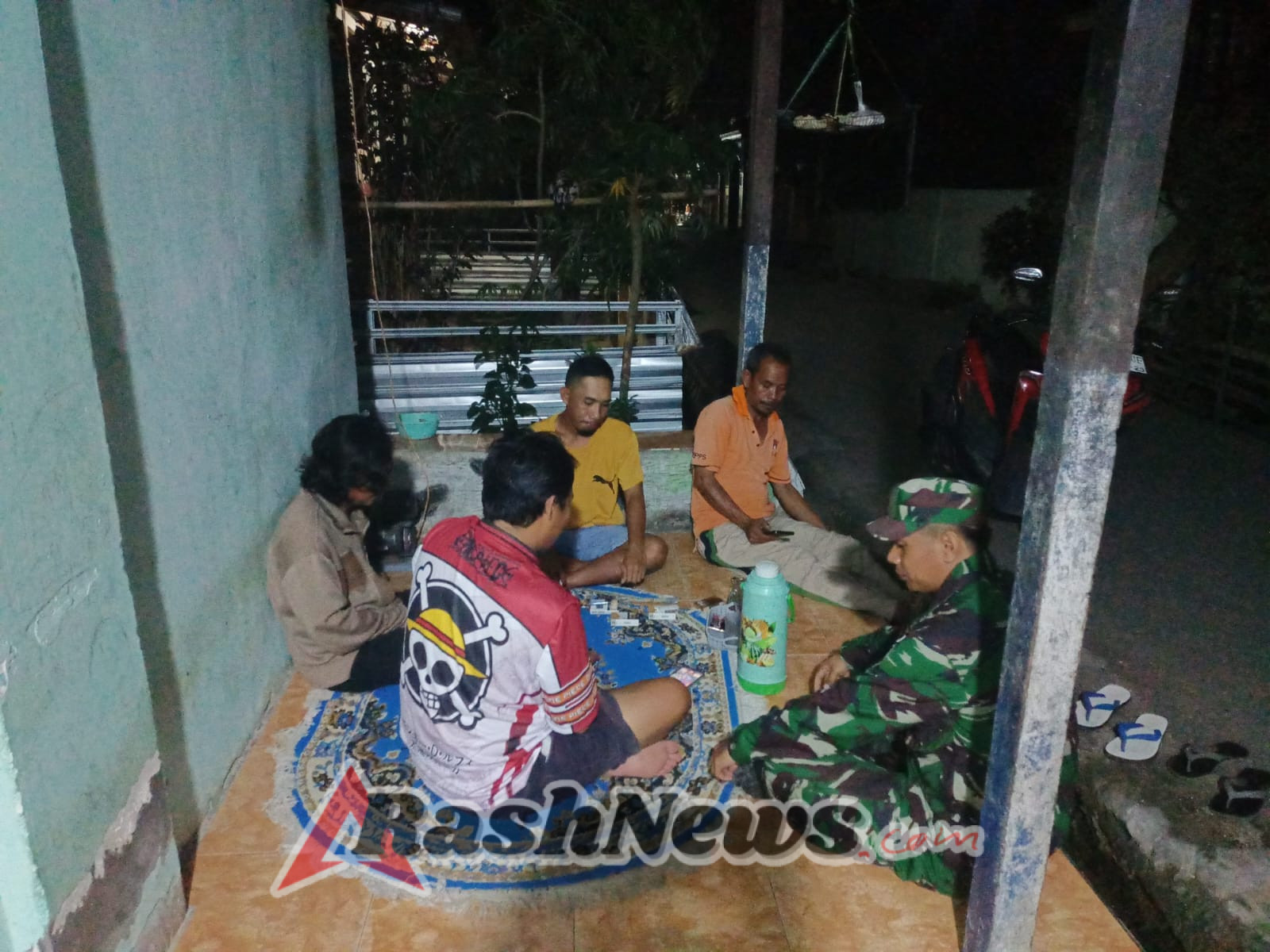 TNI Hadir di Tengah Warga, Patroli Malam Koramil 1628-03/Seteluk Jaga Keamanan Lingkungan