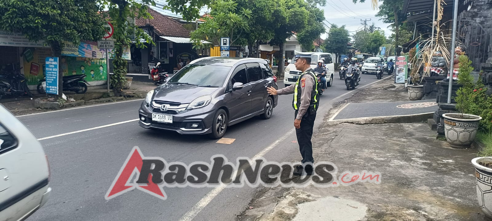 Minimalisir Kemacetan, Personel Polsek Abiansemal Laksanakan Gatur Sore Di Beberapa Titik Strategis