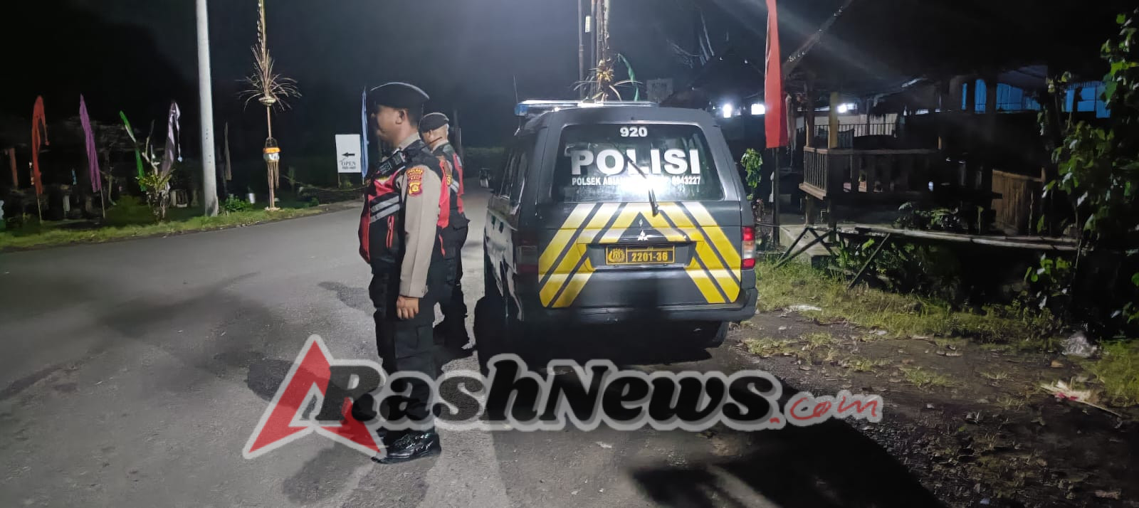 Malam Kondusif, Samapta Polsek Abiansemal Sisir Kawasan Perbankan & Strong Point Di Jalur Sunyi