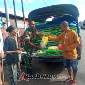Babinsa Turut Sukseskan Penyaluran Beras Murah kepada Warga Boawae