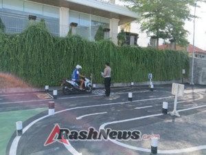 Personil Lantas Langsung Arahkan Dan Awasi Pelaksanaan Praktek Uji Kemahiran Mengemudi Bagi Pemohon SIM Baru