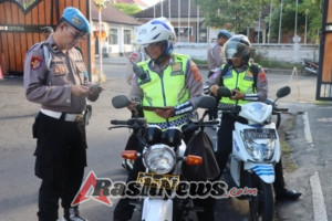 Kasi Propam Polres Karangasem Gelar Operasi Gaktibplin di Pintu Masuk Mako