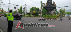 Agar Terciptanya Kelancaran Lalu Lintas Personil Lantas Melaksanakan Penjagaaan Dan Pengaturan di Ktl 2