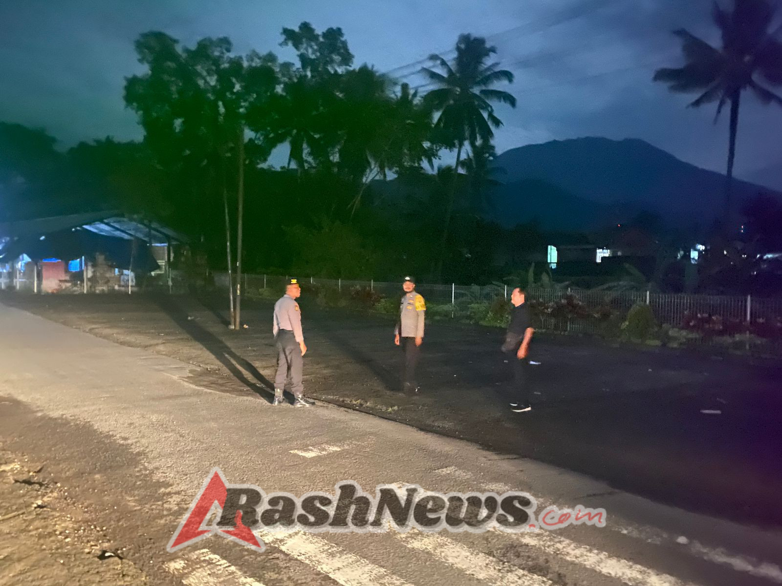 Antisipasi Kejahatan Dimalam Hari Personil Polsek Bebandem Melaksanakan Kegiatan Patroli Blue Light.