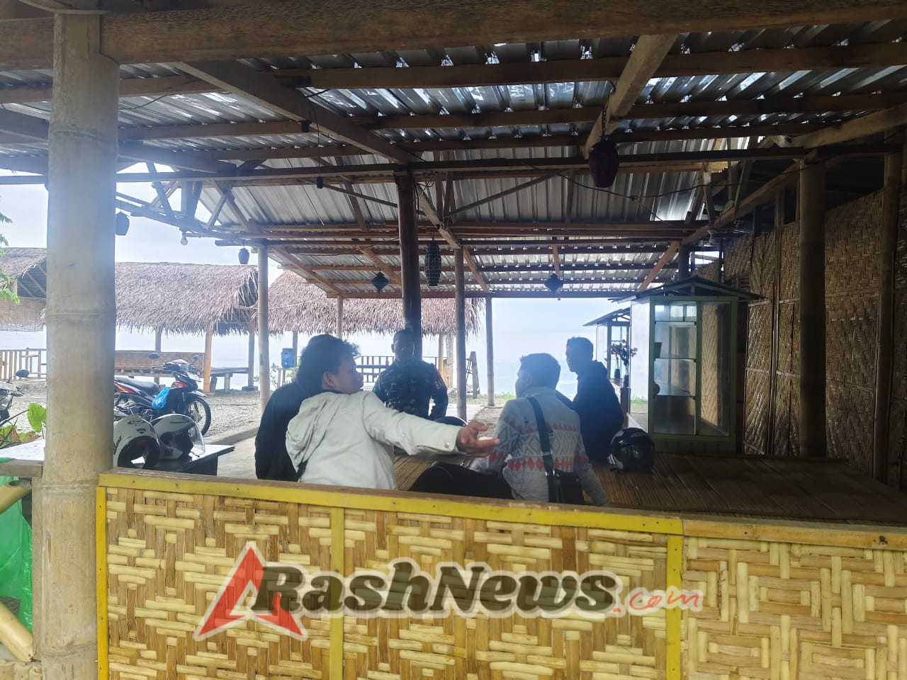 TNI AD Perkuat Kehadiran di Desa, Babinsa Nangapanda Laksanakan Komsos dan Pemantauan Wilayah