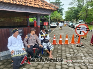 *Bhabinkamtibmas Desa Kuwum Polsek Marga Pengamanan Upacara Dewa Yadnya*