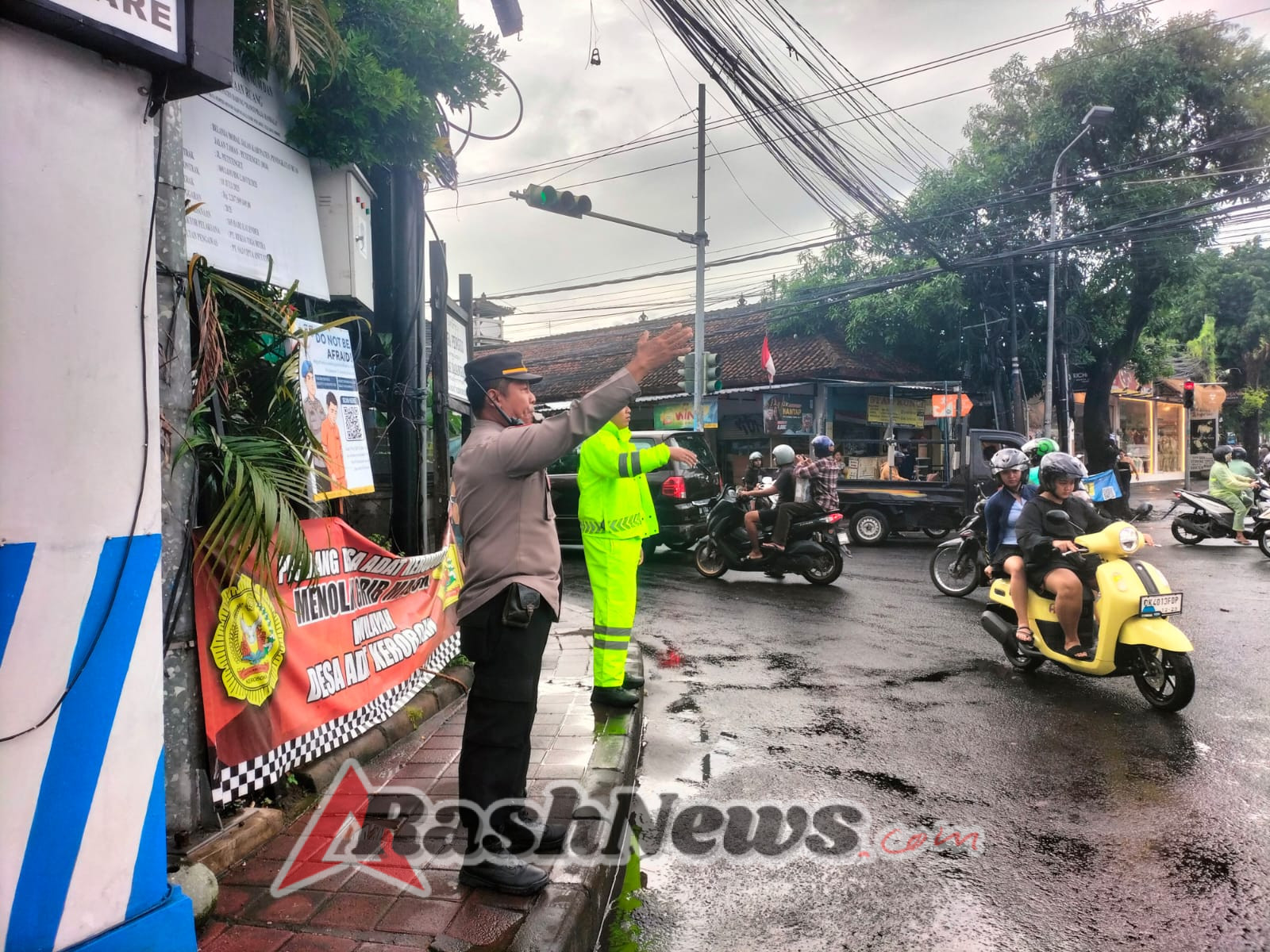 Polsek Kuta Utara Tingkatkan Strong Point  Urai Kemacetan  Lalin Sore Hari