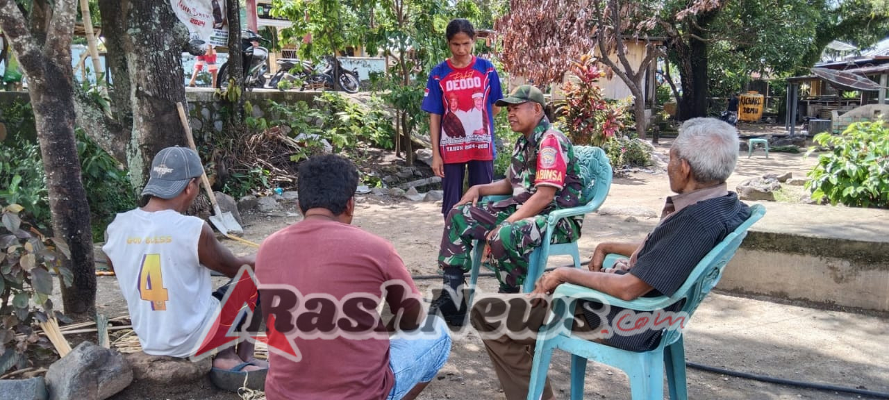 Dekat dengan Rakyat, Babinsa Ende Aktif Pantau Situasi dan Kebutuhan Warga Watuneso