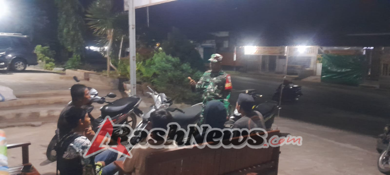 Babinsa Pekat Aktif Bina Remaja Lewat Ronda Malam dan Edukasi Kamtibmas