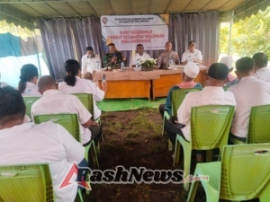 Rapat Koordinasi Wolowaru Berjalan Lancar, Babinsa Sampaikan Komitmen Dukungan TNI