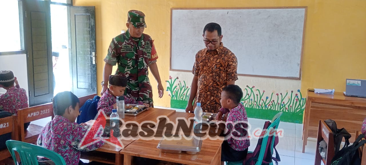 Program MSG Berjalan Lancar, Babinsa Koramil 1628-03/Seteluk Aktif Dukung Kesehatan Pelajar