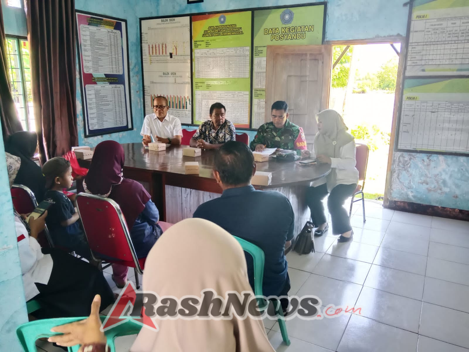 Kolaborasi Babinsa dan Kader Desa Seran Sukseskan Pertemuan Pokja Bangga Kencana