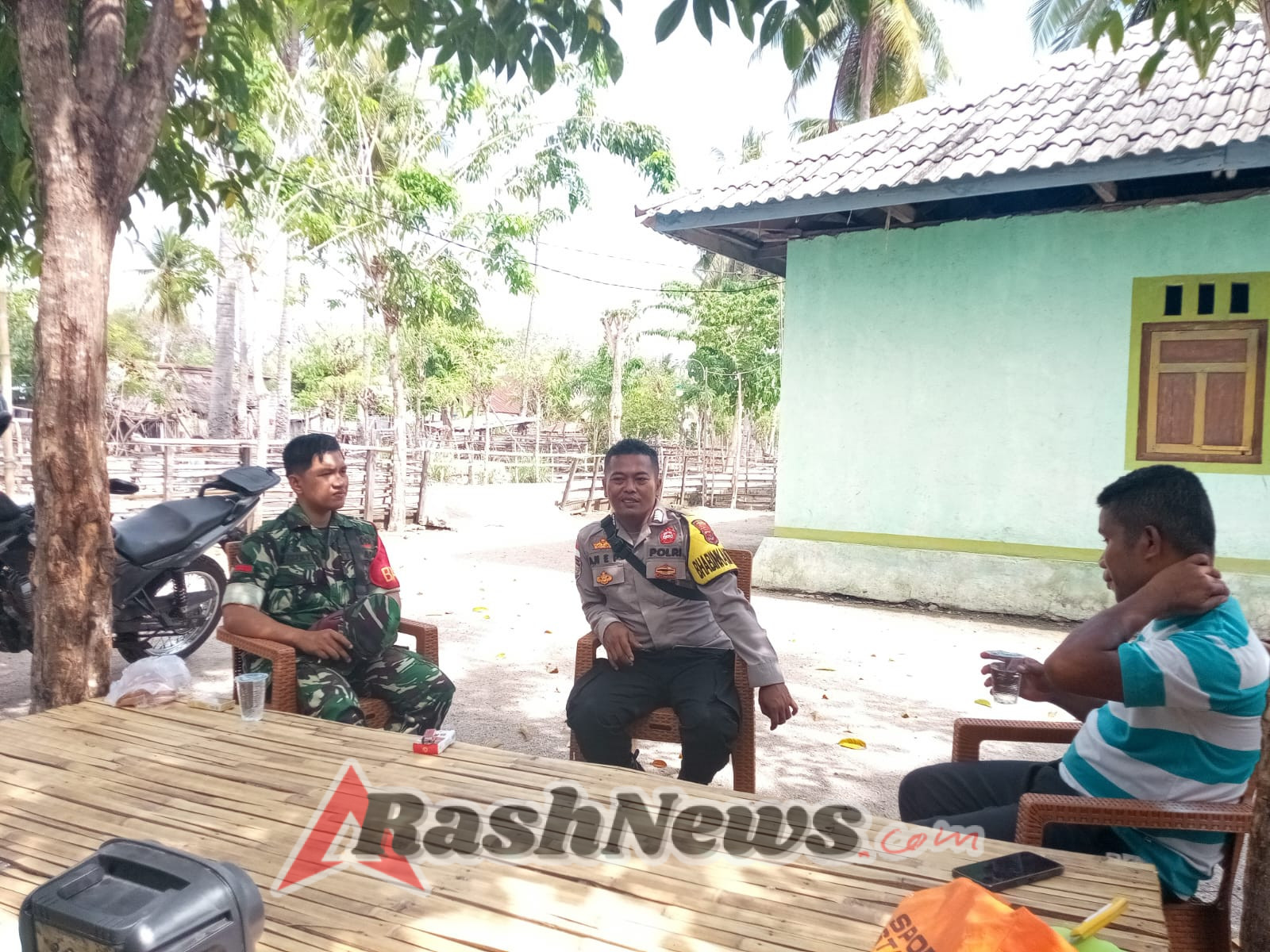 Babinsa dan Bhabinkamtibmas Pastikan Keamanan di Desa Wowong Tetap Kondusif