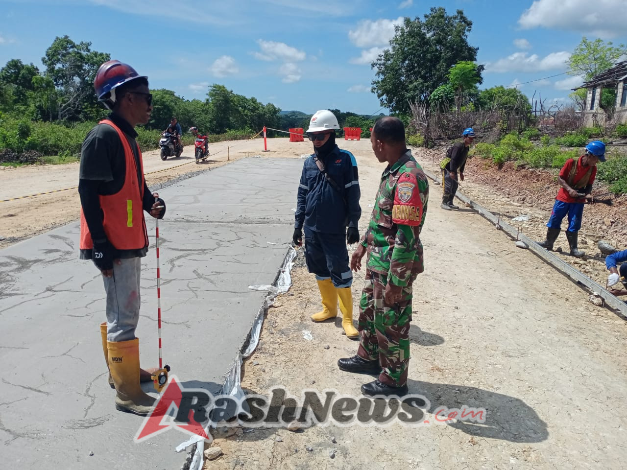 Babinsa Bersama Persit KCK Dukung Kelancaran Pembangunan K-SIGN