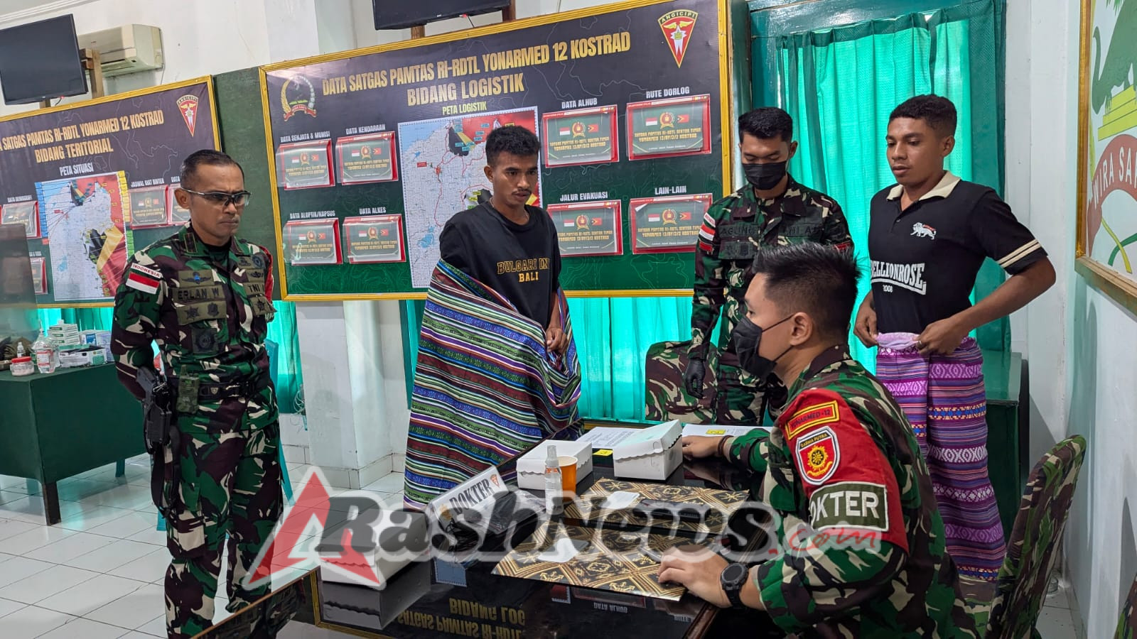 Dansatgas Letkol Arm Dr Erlan Wijatmoko Pimpin Khitanan Massal Satgas Pamtas RI–RDTL