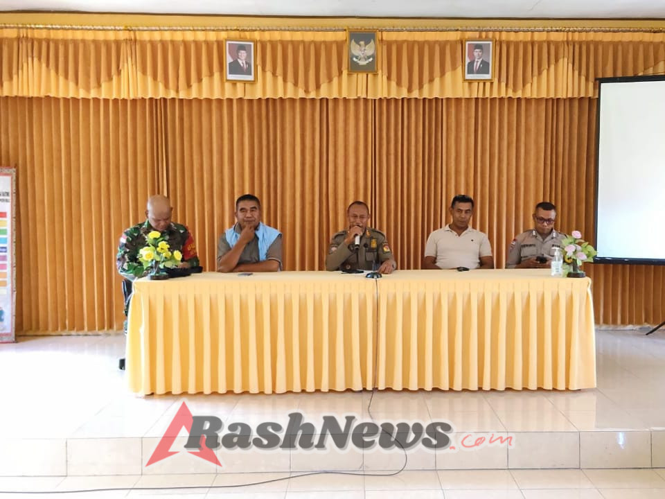 Pastikan Tepat Sasaran, Babinsa Koramil Halilulik Hadiri Penyaluran BLT Bagi Masyarakat