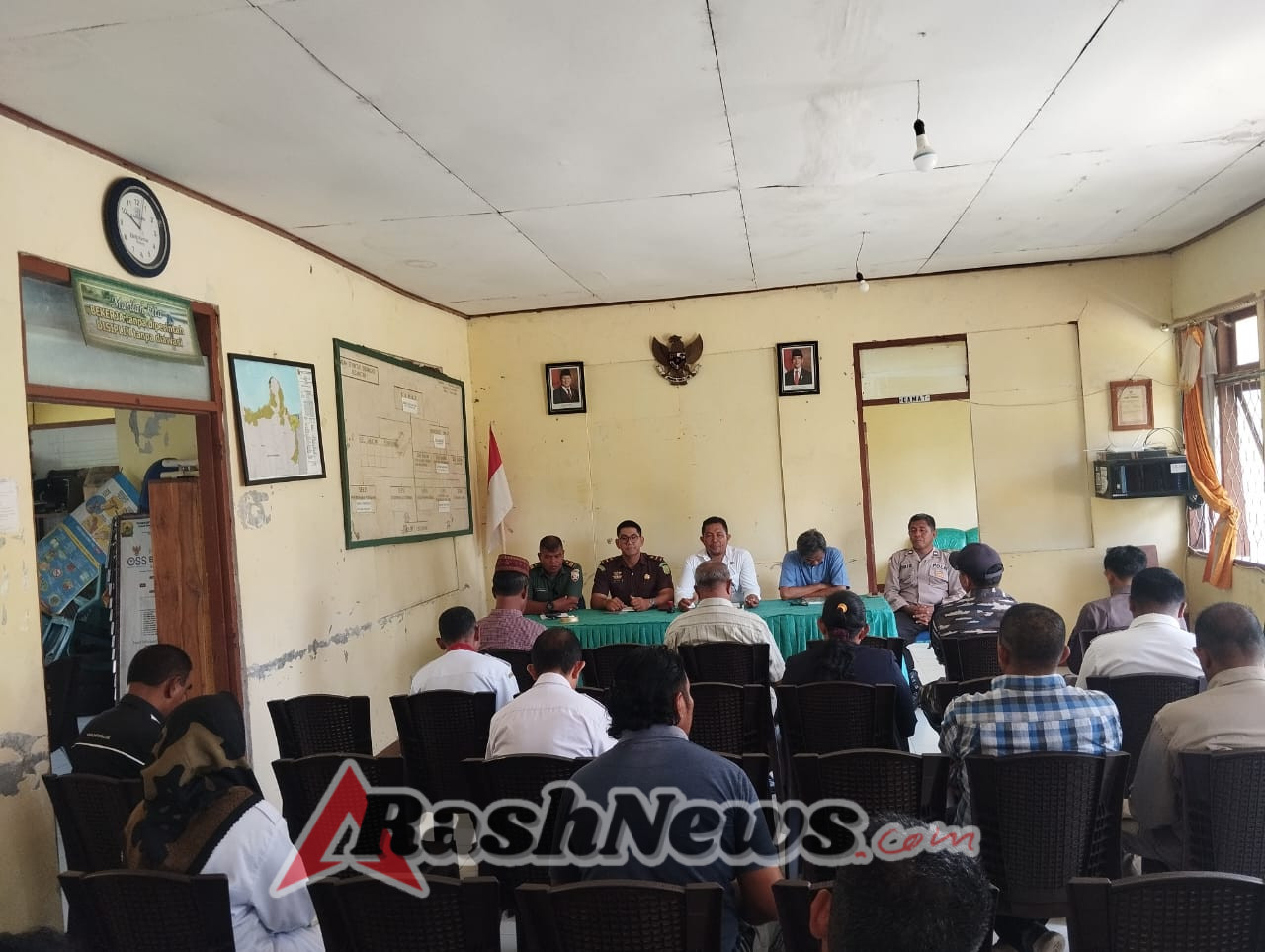 BBM Mahal & Antrean Panjang di Reok, Babinsa Koramil 1612-02/Reok Turun dalam Rapat Koordinasi Penataan Distribusi