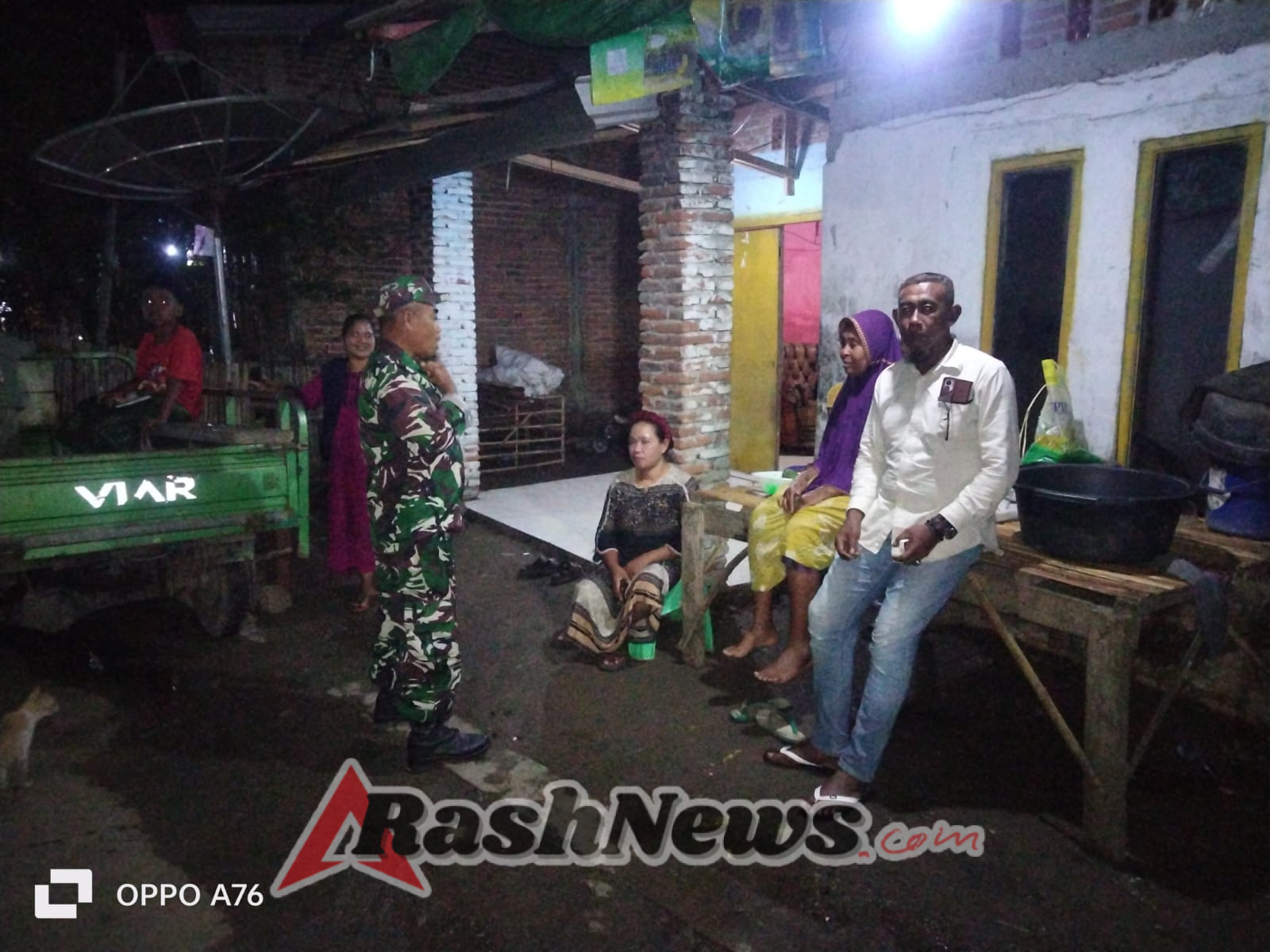 Empat Babinsa Serentak Laksanakan Patroli Malam dan Beri Edukasi Bahaya Miras serta Narkoba