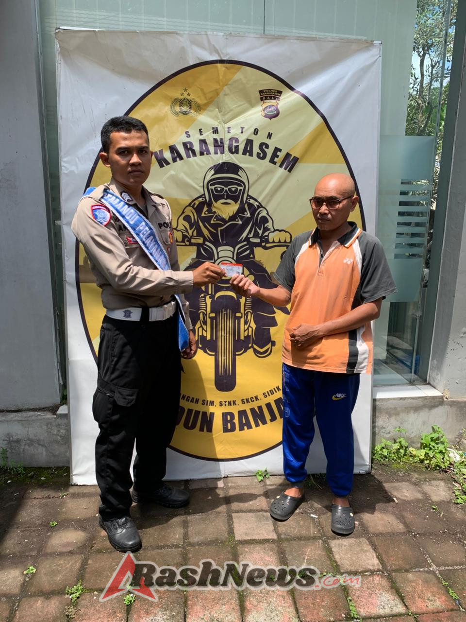 Tedun Banjar Polres Karangasem Berikan Pelayanan SIM dan SAMSAT Keliling