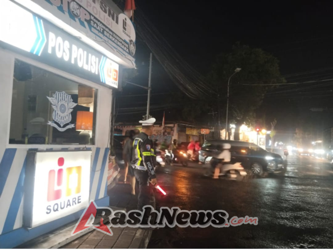 Layani Pengguna Jalan Polsek Kuta Utara Strong Point Malam Hari Di Simpang Lio
