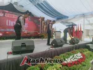 Sat Samapta Polres Karangasem Pastikan Keamanan Panggung Kebaktian dengan Sterilisasi Menyeluruh