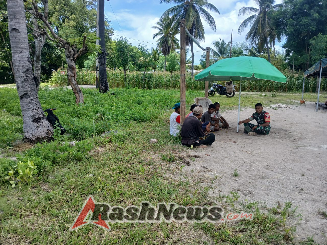 Komsos Babinsa di Kalikur: Jaga Keamanan dan Laporkan Hal Menonjol