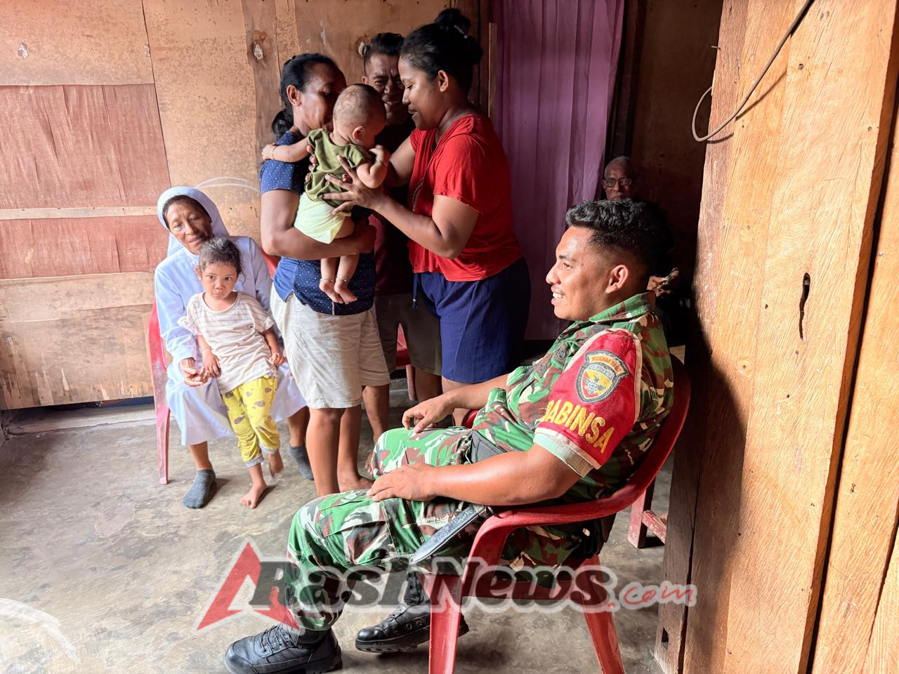 Babinsa Maurole Ciptakan Rasa Aman dan Nyaman Bagi Warga Dusun Kolibewa