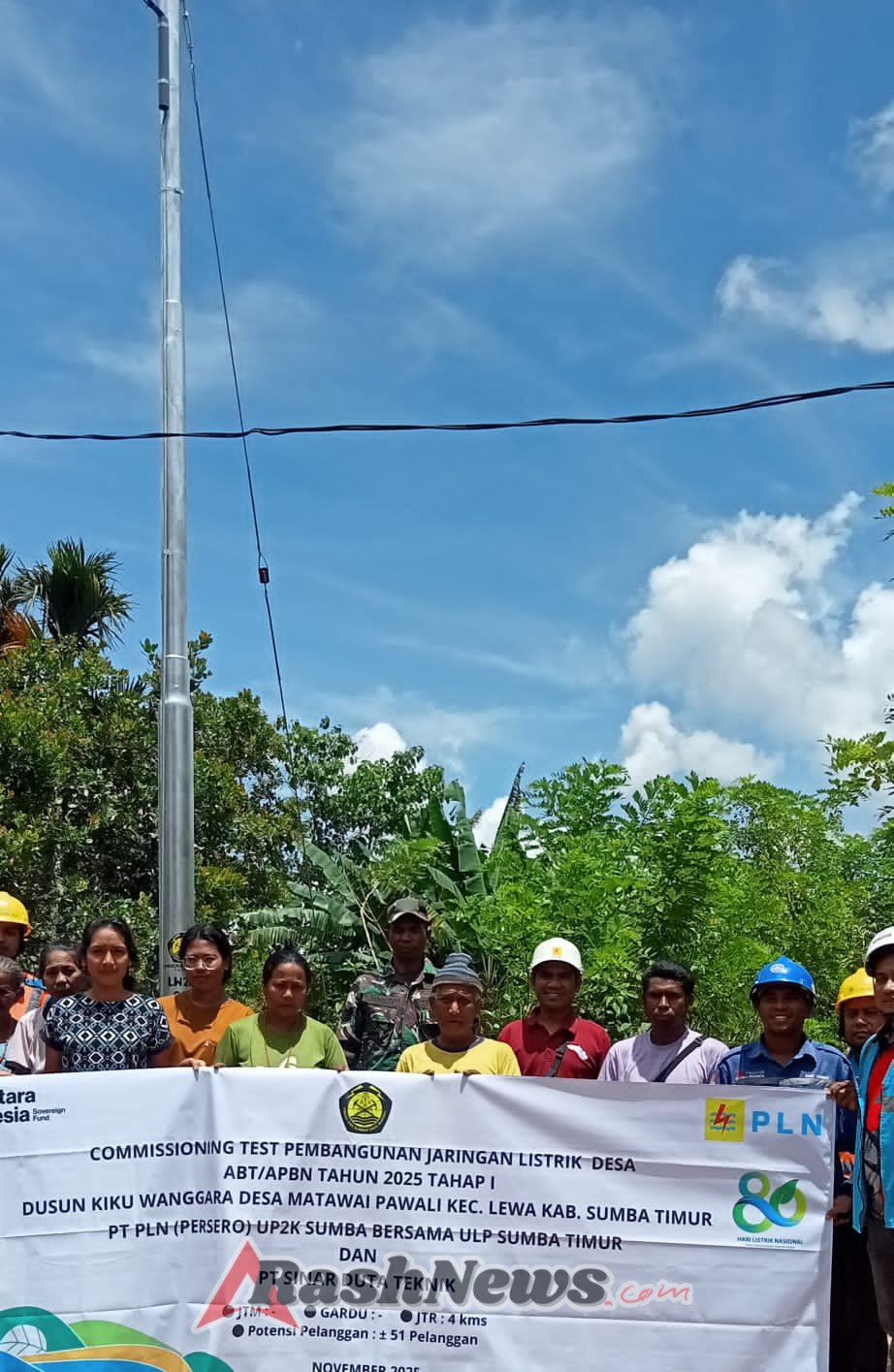 PLN Lakukan Survei Jaringan Baru di Desa Kambata Wunddut, Babinsa Lewa Beri Pendampingan