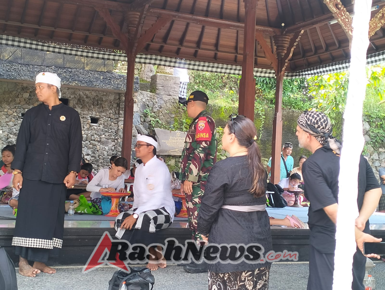 Klungkung,- Babinsa Pikat Koramil 1610-03/Dawan Serda Nengah Anom terus memberikan dukungan dan peran aktif dalam berbagai kegiatan di wilayah binaannya.