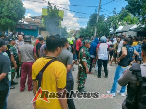 Keluarga Korban Blokir Jalan Tuntut Penangkapan Pelaku Pemukulan Pelajar