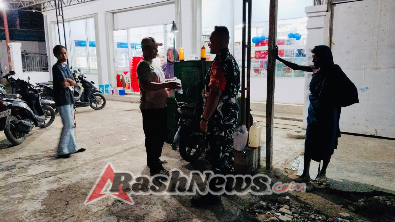 Ciptakan Rasa Aman, Babinsa Koramil 1625-05/Aesesa Gelar Patroli Malam