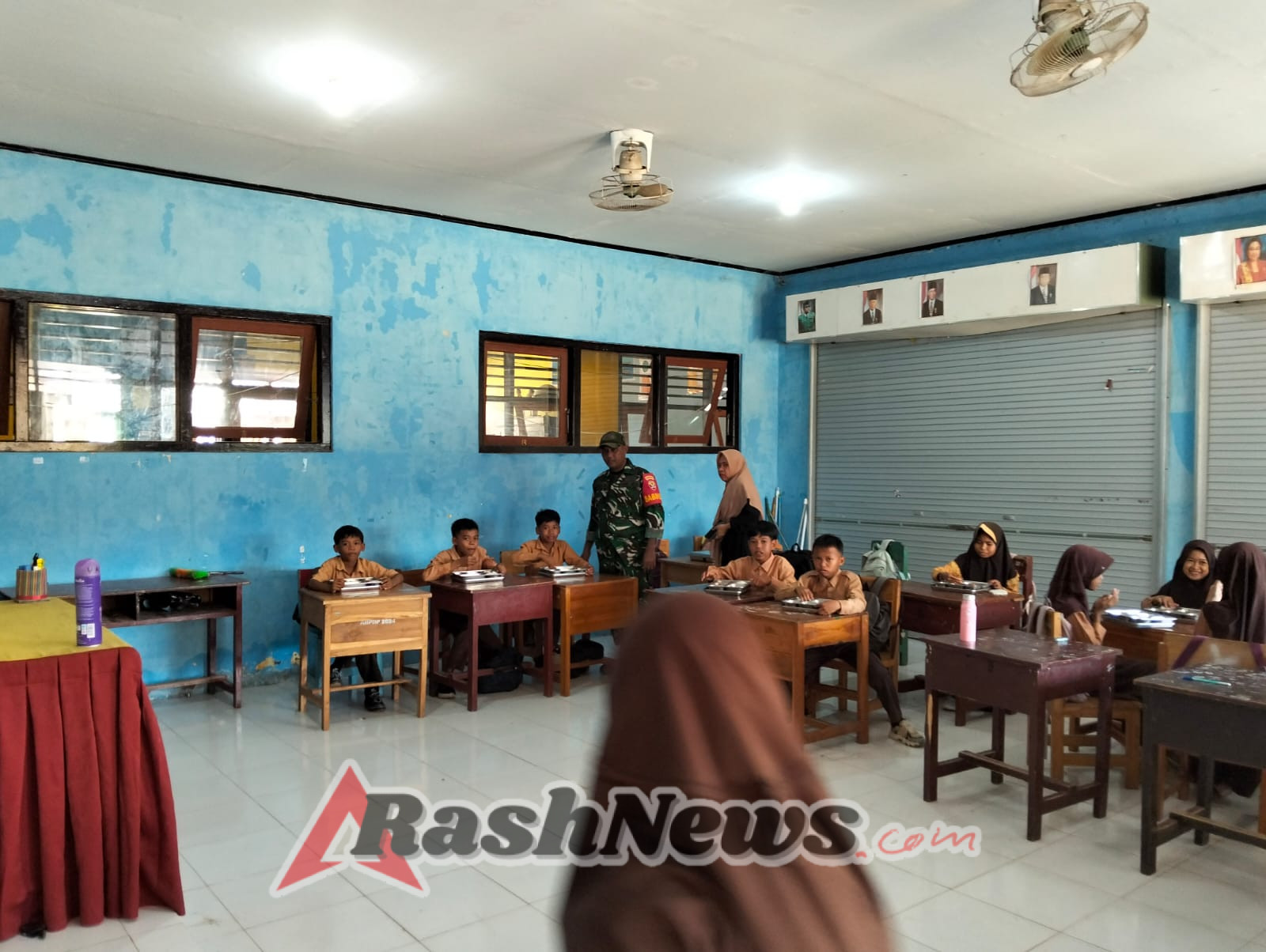 Wujud Kepedulian TNI terhadap Gizi Anak, Babinsa Dampingi Program MBG